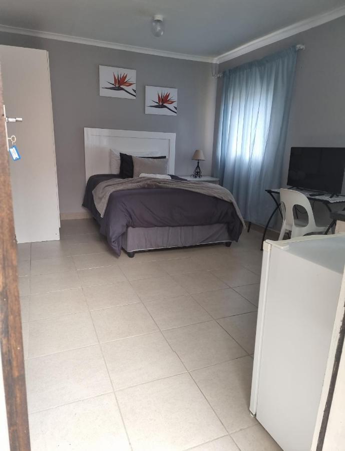 Stay At Home Airport Lodge Kempton Park Dış mekan fotoğraf