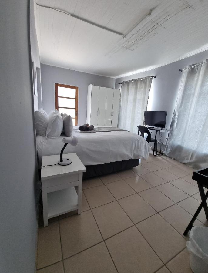 Stay At Home Airport Lodge Kempton Park Dış mekan fotoğraf