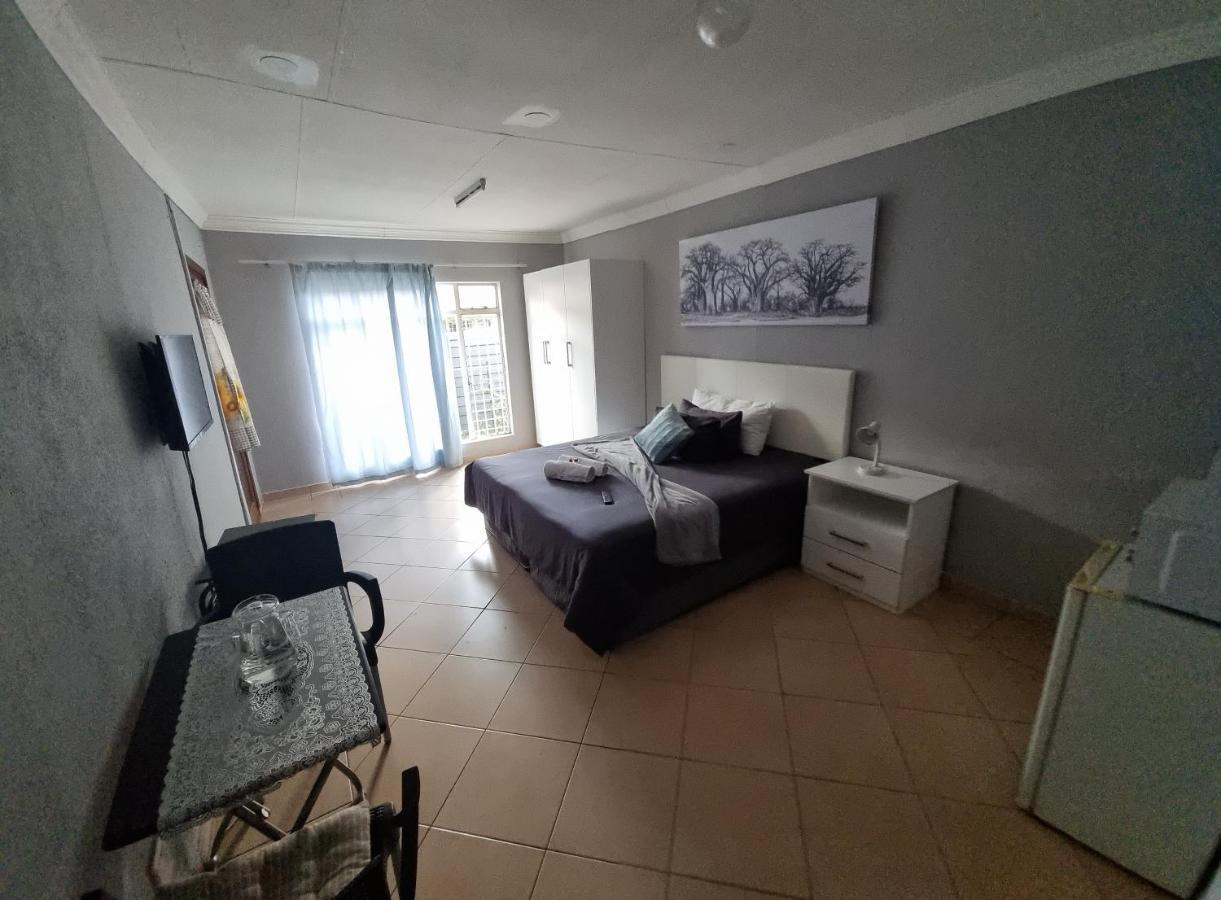 Stay At Home Airport Lodge Kempton Park Dış mekan fotoğraf