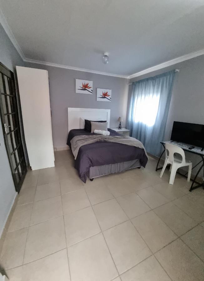 Stay At Home Airport Lodge Kempton Park Dış mekan fotoğraf