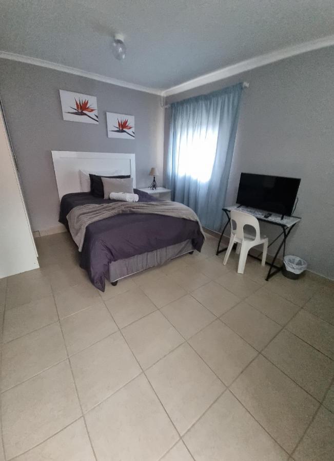 Stay At Home Airport Lodge Kempton Park Dış mekan fotoğraf