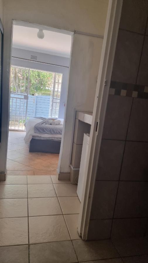 Stay At Home Airport Lodge Kempton Park Dış mekan fotoğraf