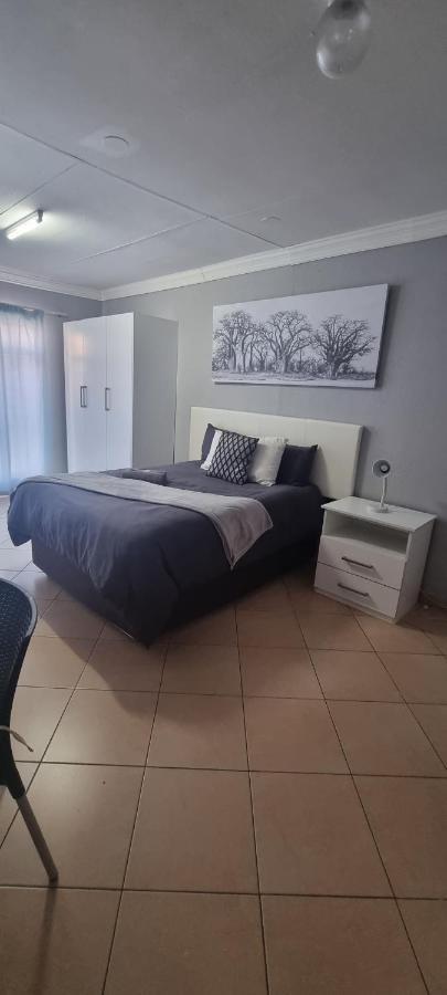 Stay At Home Airport Lodge Kempton Park Dış mekan fotoğraf