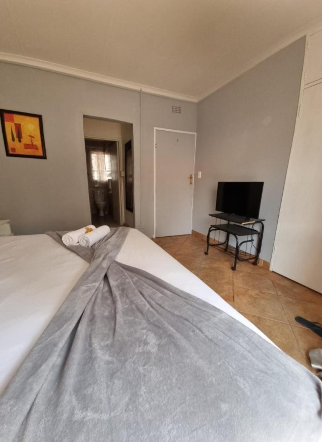 Stay At Home Airport Lodge Kempton Park Dış mekan fotoğraf