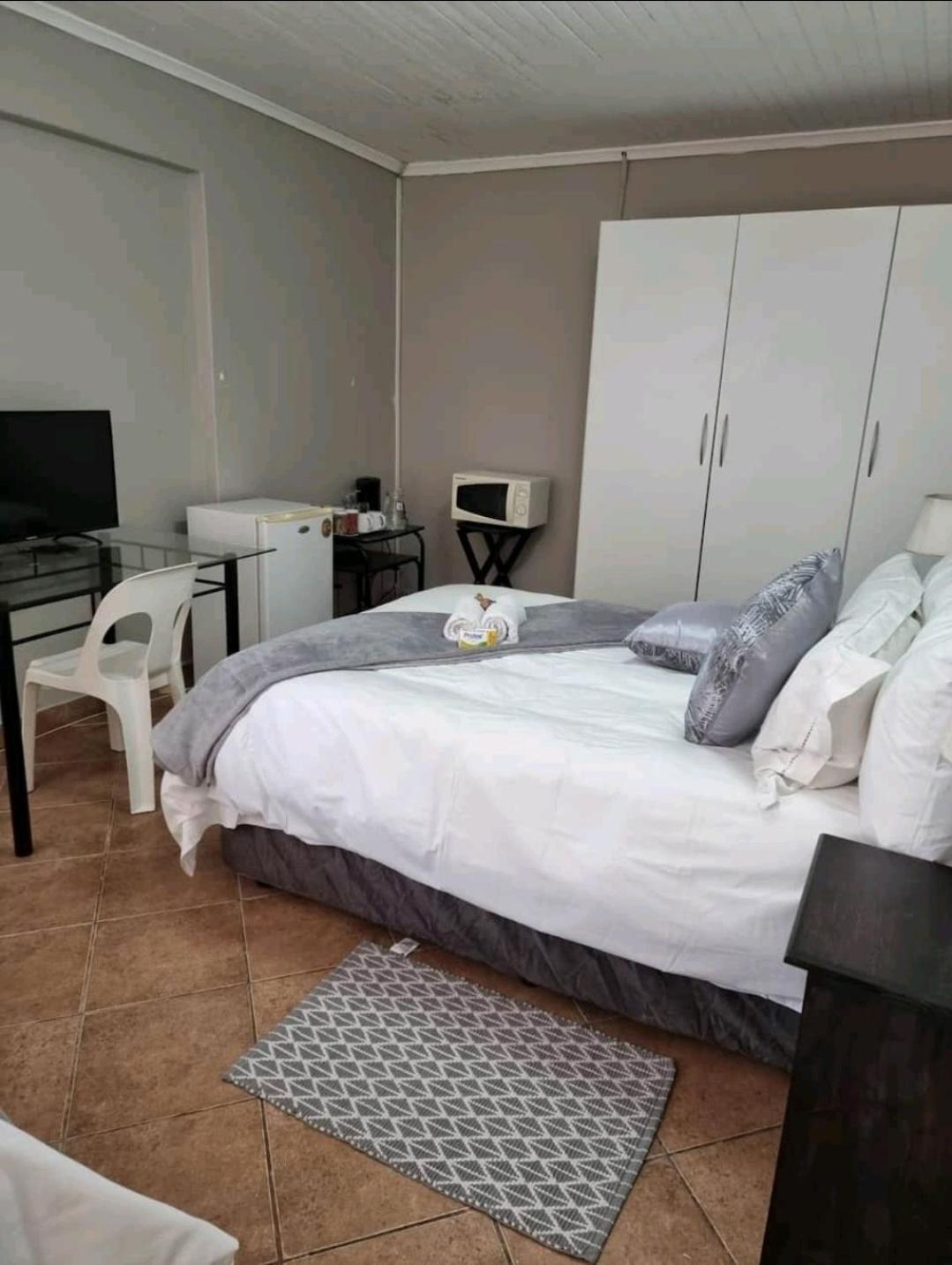 Stay At Home Airport Lodge Kempton Park Oda fotoğraf