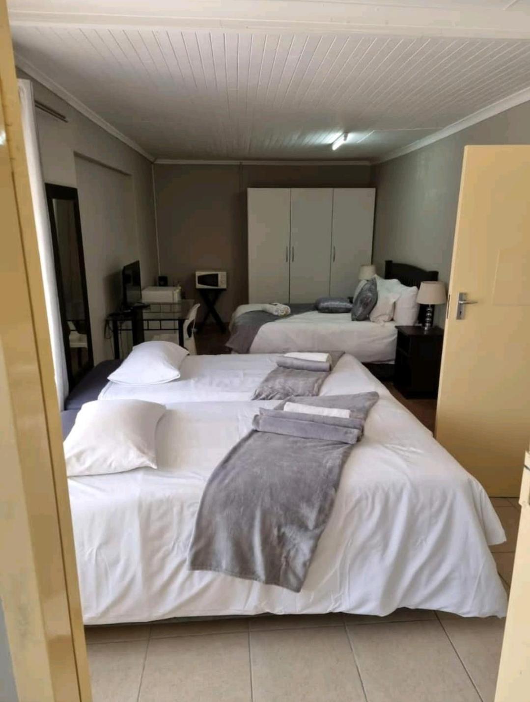 Stay At Home Airport Lodge Kempton Park Oda fotoğraf
