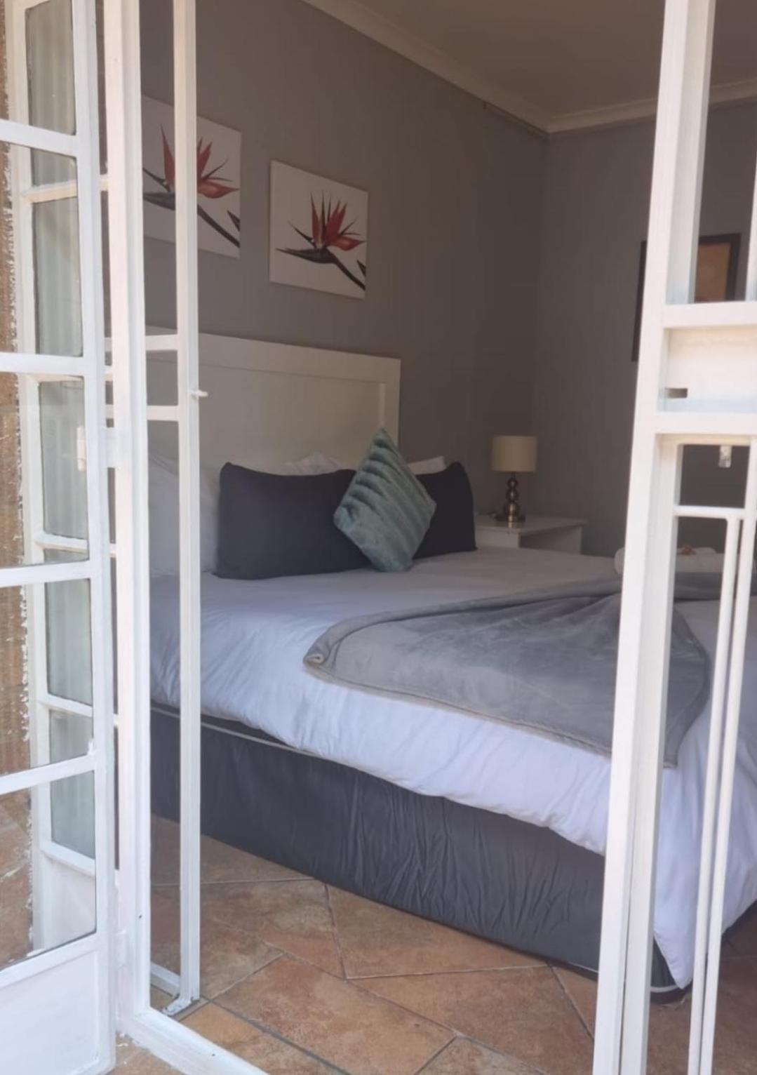 Stay At Home Airport Lodge Kempton Park Oda fotoğraf